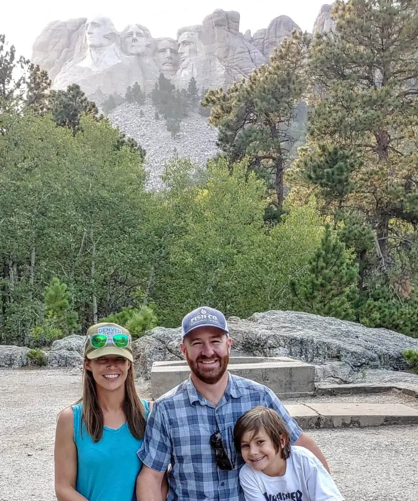 Family in front of Mount Rushmore
