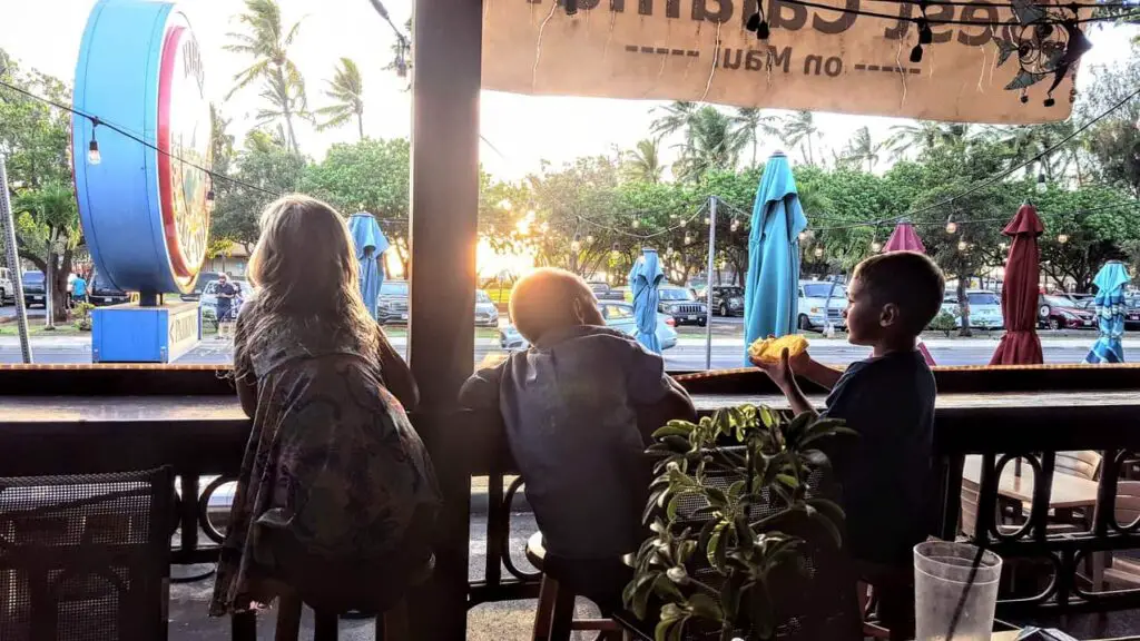 kids eating at a restaurant in Hawaii