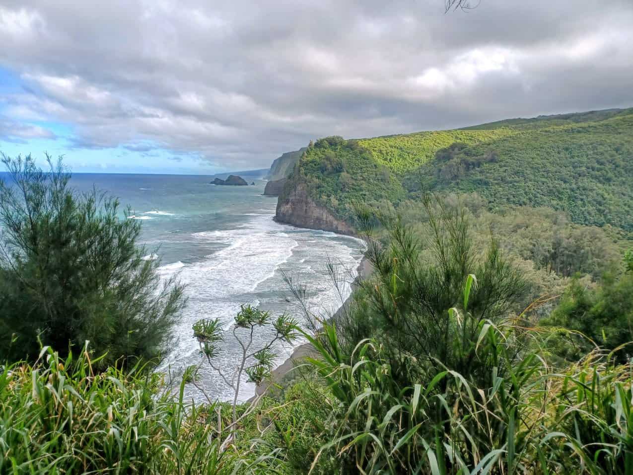 Ocean view from a cliff on the big island of Hawaii