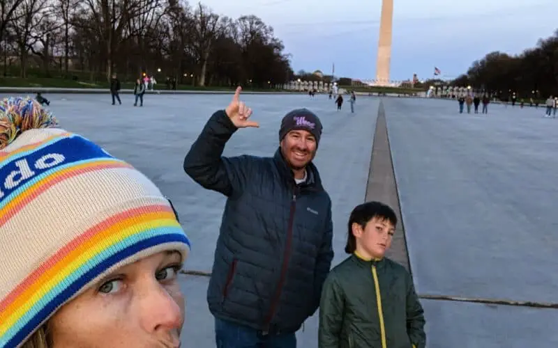 Family in front of the Washington Monument in Washington DC